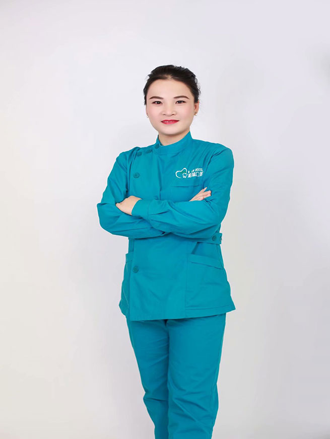 李灿